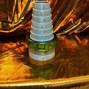 Green and black cracked bangle